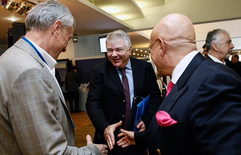 На фото: генеральный секретарь ОДКБ Николай Бордюжа, заместитель министра иностранных дел РФ Алексей Мешков и председатель президиума Совета по внешней и оборонной политике Сергей Караганов (слева направо) на ассамблее Совета по внешней и оборонной политике (СВОП) 