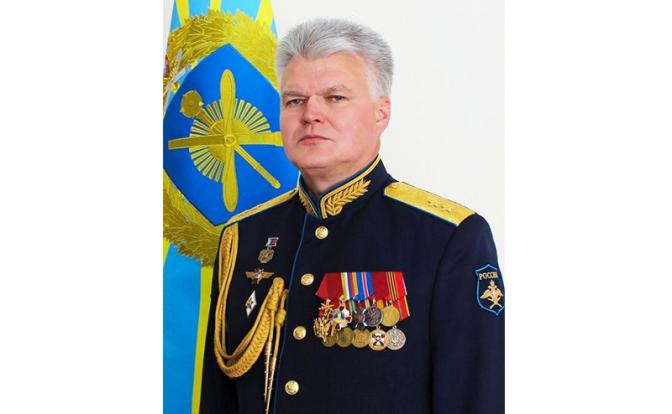 На фото: Кравченко Владимир Викторович - командующий 11-й армией ВВС и ПВО, генерал-лейтенант