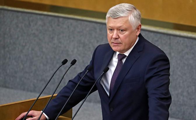На фото: председатель комитета Госдумы РФ по безопасности и противодействию коррупции Василий Пискарев на пленарном заседании Государств