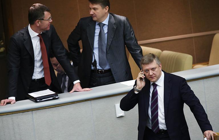 На фото: заместитель председателя комитета Госдумы по конституционному законодательству и государственному строительству Дмитрий Вяткин (на первом плане), 2015