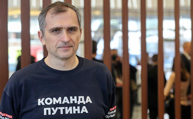 На фото: военно-политический блогер Юрий Подоляка перед началом ежегодного послания президента РФ Владимира Путина Федеральному собранию