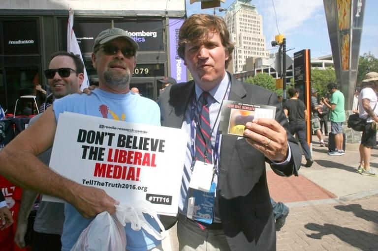 На фото: Такер Карлсон в первый день Республиканского национального съезда, проходившего на арене «Квикен» в Кливленде, штат Огайо, США, 2016 год.