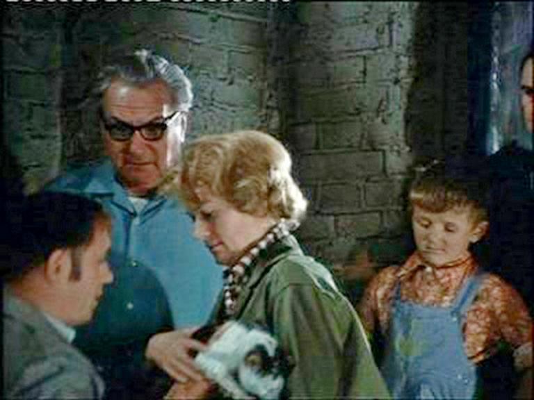 На фото: Валентина Талызина (в центре) в роли секретарши ЖЭКа Людмилы Ивановны Воронковой в комедии Георгия Данелии &laquo;Афоня&raquo;, 1975 год.