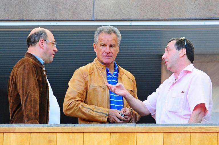 На фото: лидер партии &laquo;Справедливая Россия&raquo; Александр Бабаков, экс-помощник президента РФ Сергей Ястржембский и президент ЦСКА Евгений Гинер (слева направо) на матче чемпионата России по футболу: ЦСКА (Москва) &ndash; &laquo;Спартак&raquo; (Нальчик) &ndash; 0:0, 2009 год