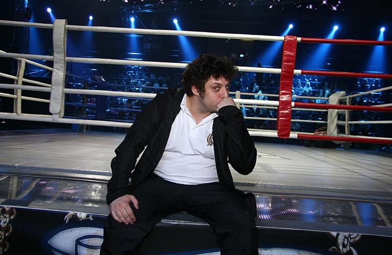 На фото: участник шоу, актер Михаил Полицеймако на съемках телешоу «Король ринга 2»