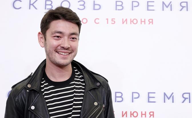 На фото: актер Аскар Ильясов на премьере фильма "Сквозь время" режиссера Александра Богуславского в кинотеатре "Каро 11 Октябрь".