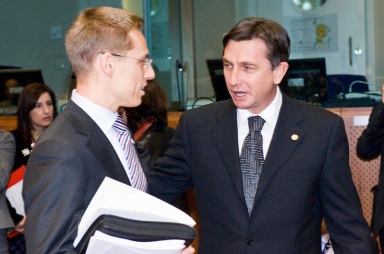 На фото: министр иностранных дел Финляндии Александр Стубб и премьер-министр Словении Борут Пахор (справа) в начале саммита Европейского Союза (ЕС) в Брюсселе, Бельгия, 2008 год.