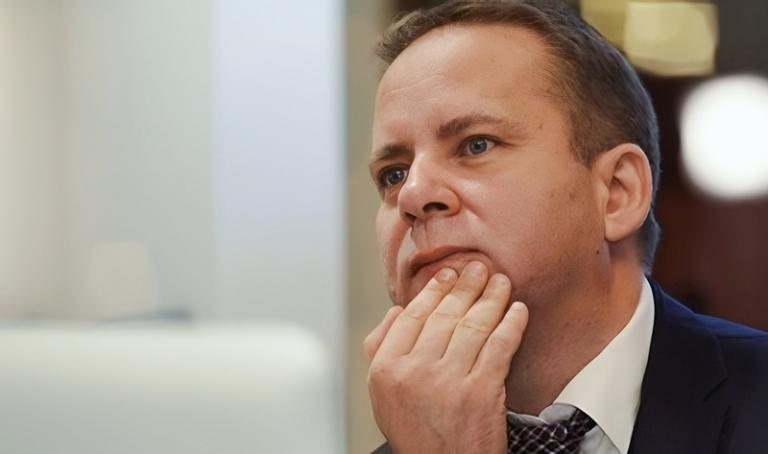 На фото: Валерий Мирошников на совещании