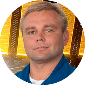 Максим Сураев