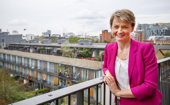 На фото: Иветт Купер.