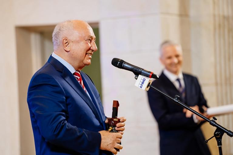 На фото: Сергей Скуратов имеет множество престижных наград и званий.