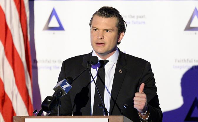 На фото: Питер Хегсет.