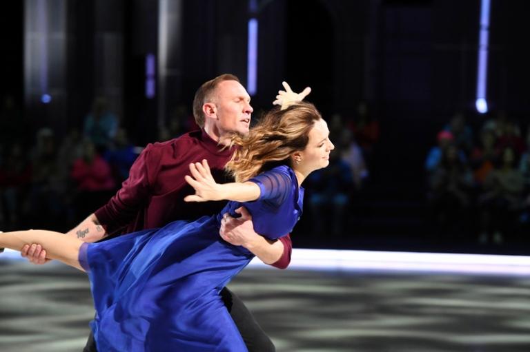 На фото: атриса Валерия Ланская и фигурист Роман Костомаров на съемках нового сезона шоу `Ледниковый период в Лужниках, 2022 год.