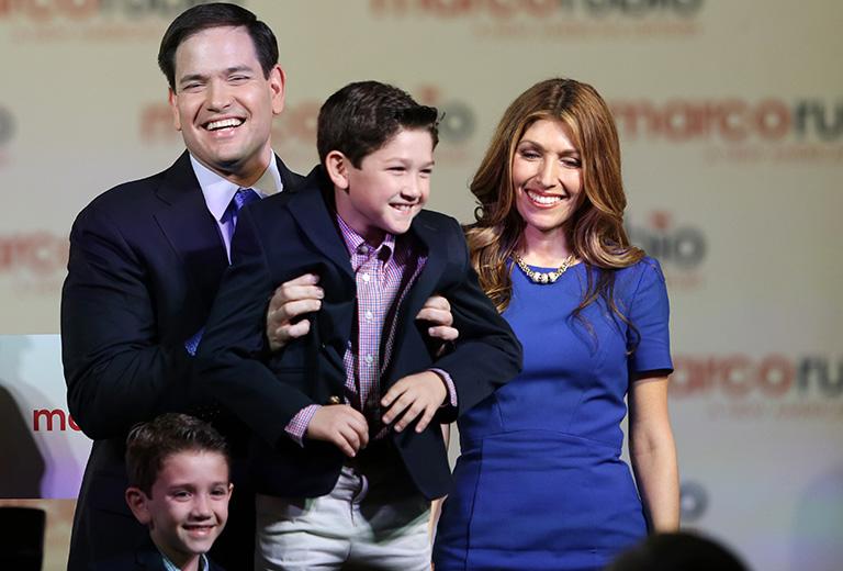 На фото: Марко Рубио и его жена Джанетт, и сын Доминик, 2015