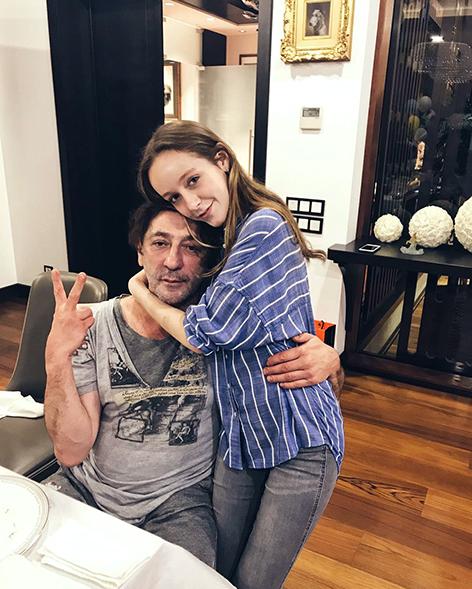 "2002 год. В жизни Григория произошло замечательное событие! Родилась дочь Ева!"
