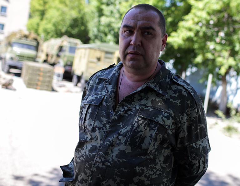 Министр обороны ЛНР Игорь Плотницкий у штаба народных ополченцев ЛНР, 2014 год