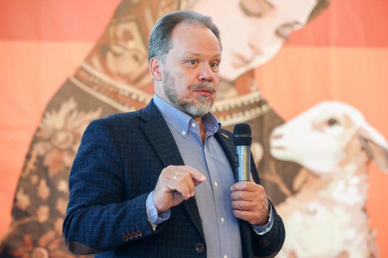 На фото: первый заместитель председателя Комитета Государственной Думы по культуре Александр Шолохов на фестивале &laquo;Русское лето&raquo; в Воронеже, 2024 год.