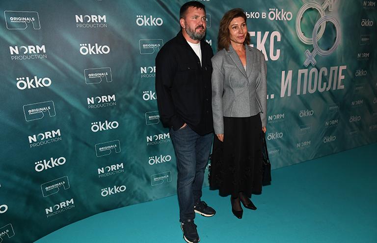 На фото: актеры Антон Морозенко и Светлана Камынина на светской премьере сериала `Секс". До и после в ресторане "Игрушка", 2023