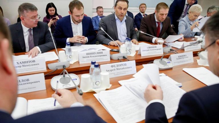 На фото: комитет по физической культуре и спорту во время заседания рекомендовал принять в первом чтении законопроект о манипулировании спортивными соревнованиями, 2023 год.
