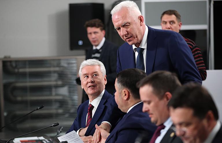 На фото: мэр Москвы Сергей Собянин, полномочный представитель президента в Северо-Западном федеральном округе Александр Гуцан, 2019