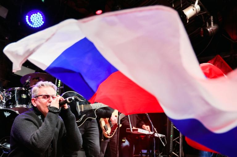 На фото: солист группы "7Б" Иван Демьян во время концерта в поддержку российской армии и спецоперации РФ на Украине в клубе "Sexton". Президент России Владимир Путин 24 февраля объявил о проведении специальной военной операции на Украине в ответ на обращение руководителей республик Донбасса о помощи.