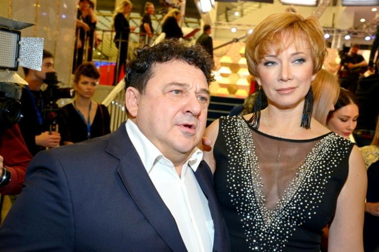 На фото: Игорь Саруханов с супругой Татьяной на церемонии вручения Российской национальной музыкальной премии 2017 года.