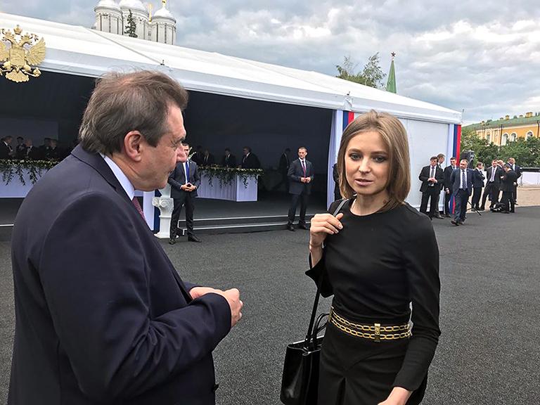 На фото: режиссер Алексей Учитель и заместитель председателя комитета Госдумы РФ по безопасности и противодействию коррупции Наталья Поклонская во время встречи, 12 июня 2017 года