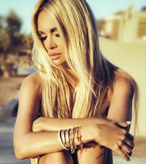 Виктория Лопырева разместила на своей страничке в Instagram откровенное фото