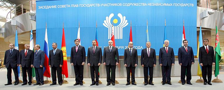 На фото: лидеры стран Содружества во время саммита глав государств СНГ в здании Национальной библиотеки. Слева направо - исполнительный секретарь СНГ Владимир Рушайло и президенты: Узбекистана - Ислам Каримов, России - Владимир Путин, Киргизии - Курманбек Бакиев, Грузии - Михаил Саакашвили, Азербайджана - Ильхам Алиев, Белоруссии - Александр Лукашенко, Армении - Роберт Кочарян, Казахстана - Нурсултан Назарбаев, Молдавии - Владимир Воронин, Таджикистана - Эмомали Рахмонов и Украины - Виктор Ющенко, 2006 год