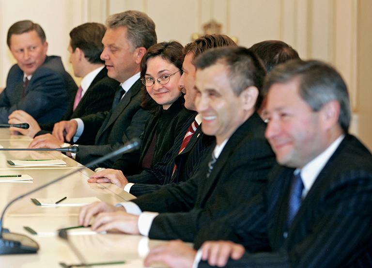 На фото: первый заместитель председателя правительства РФ Сергей Иванов, заместитель председателя правительства РФ Сергей Нарышкин, министр промышленности и энергетики РФ Виктор Христенко, министр экономического развития и торговли РФ Эльвира Набиуллина, министр сельского хозяйства РФ Алексей Гордеев, министр внутренних дел РФ Рашид Нургалиев и министр информационных технологий и связи РФ Леонид Рейман (слева направо) после объявления президентом России нового состава правительства России, 2007 год