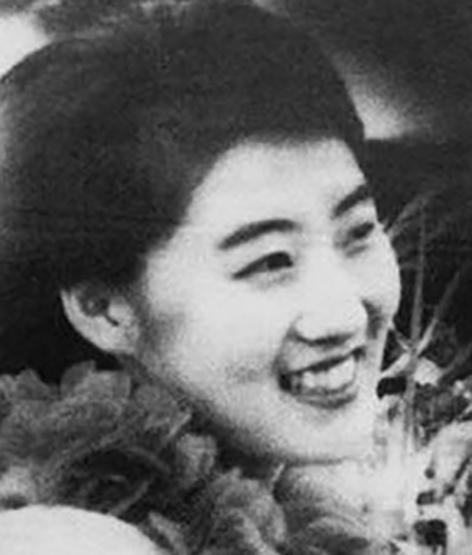 На фото: мать Ким Чен Ына &mdash; бывшая балерина Ко Ён Хи, третья жена Ким Чен Ира.