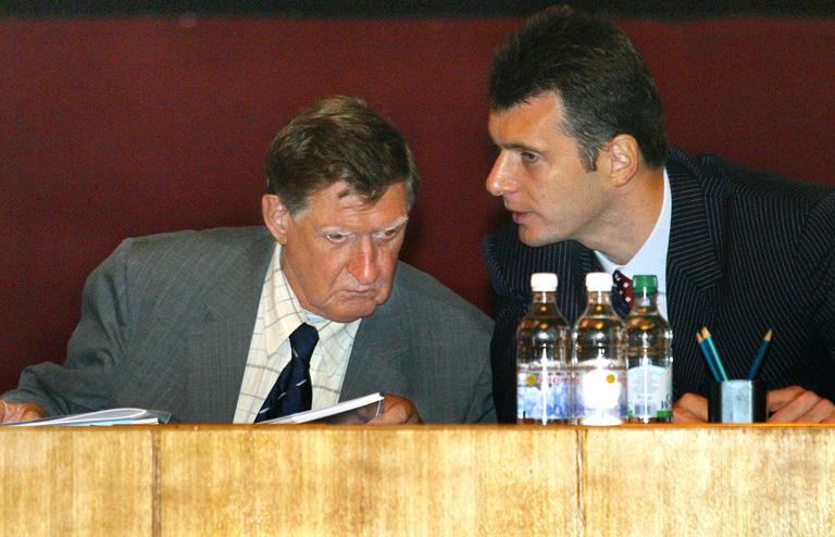 На фото: 2003 год. Михаил Прохоров (на снимке справа) - генеральный директор, председатель Правления ОАО "Горно-металлургическая компания "Норильский никель" и Владимир Долгих (слева), председатель правления региональной общественной организации "Красноярское землячество" во время годового собрания акционеров