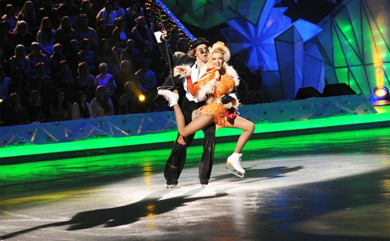 На фото: Лера Кудрявцева с Гвендалем Пейзера в шоу "Звездный лед"