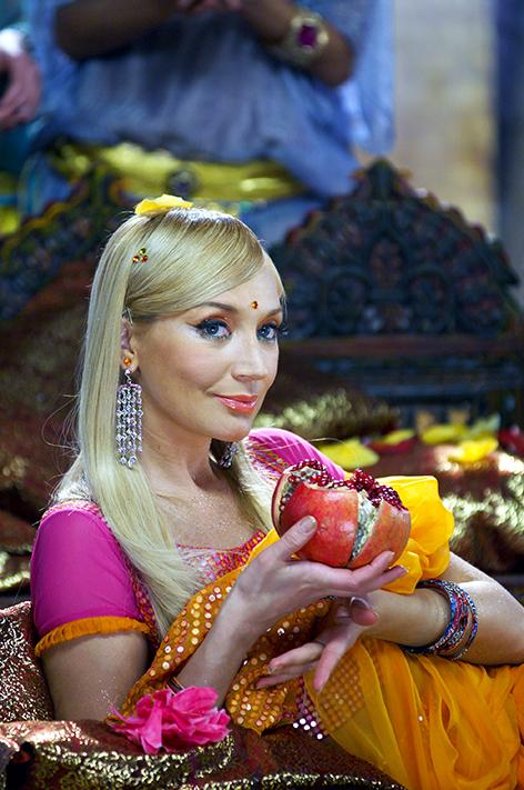 На фото: певица Кристина Орбакайте на съемках новогоднего шоу для телеканала &laquo;Россия&raquo;, 2007 год