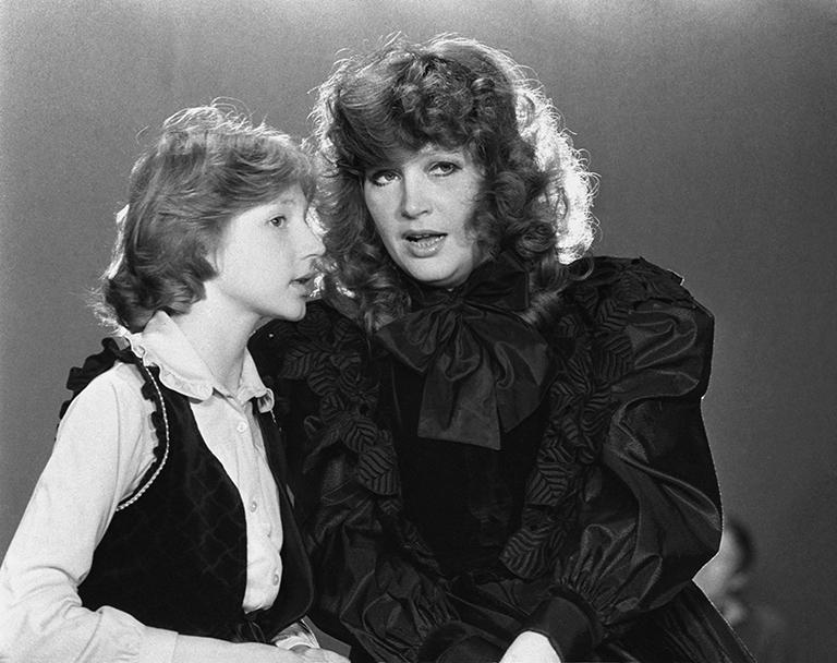 Москва. Центральное телевидение. Эстрадная певица Алла Пугачева и ее дочь Кристина (на фото) на съемках "Голубого огонька", посвященного Международному женскому дню - 8 Марта, 1983 год