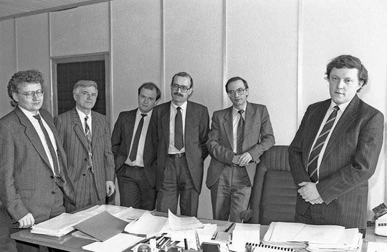 На фото: экономическая группа "Эпицентр" и ее руководитель Григорий Явлинский (справа)