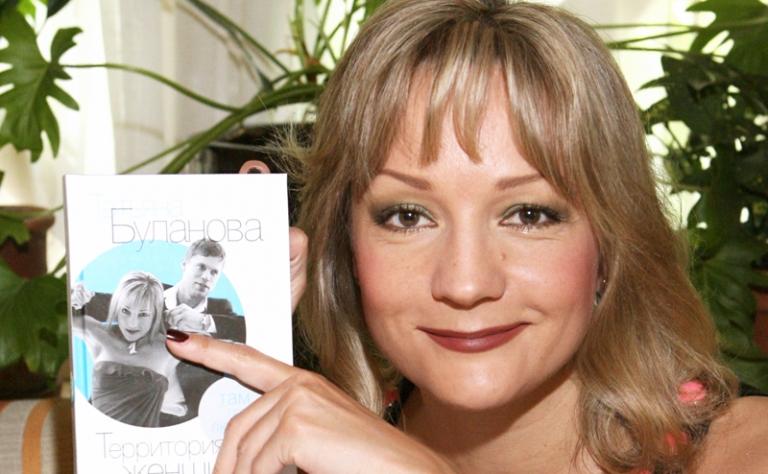 На фото: певица Татьяна Буланова перед началом пресс-конференции, посвященной выходу книги "Территория женщины"