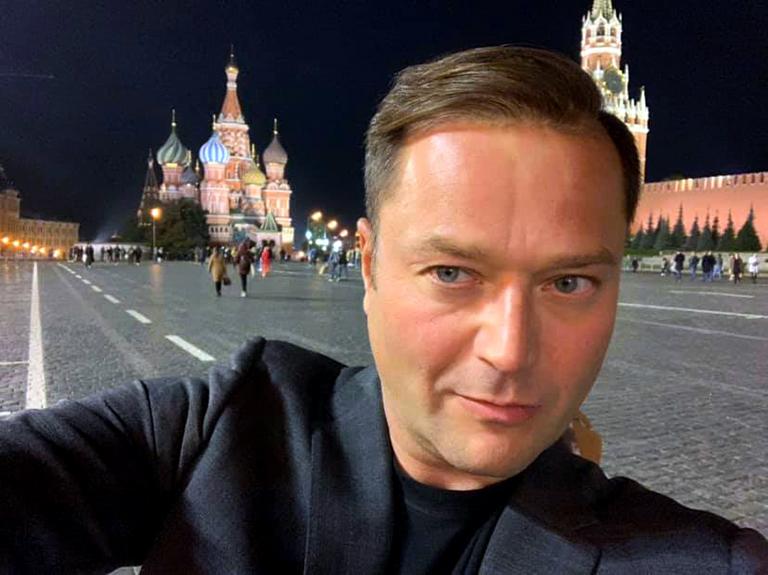 "Вечерние прогулки. Все ноют по последним хорошим московским денькам. Месяц ещё лета а Москве впереди. Не спешите никуда. &mdash; место: Красная Площадь." 27 сентября 2019 года