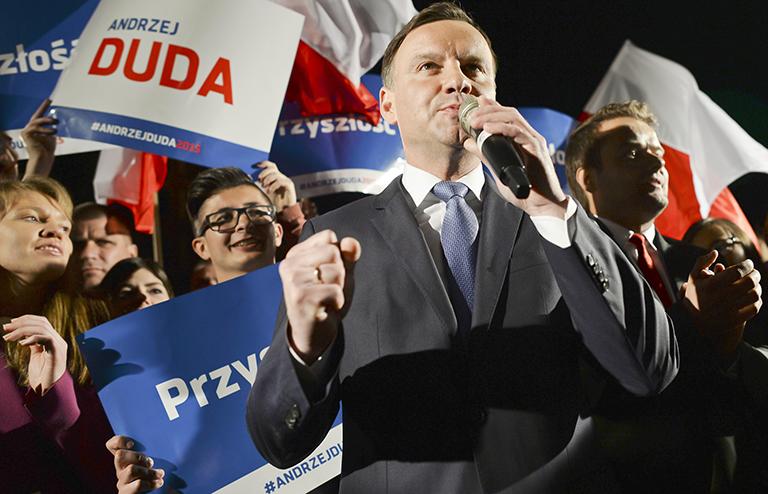 На фото: Предвыборная кампания кандидата в президенты Польши Анджея Дуды, 2015 год