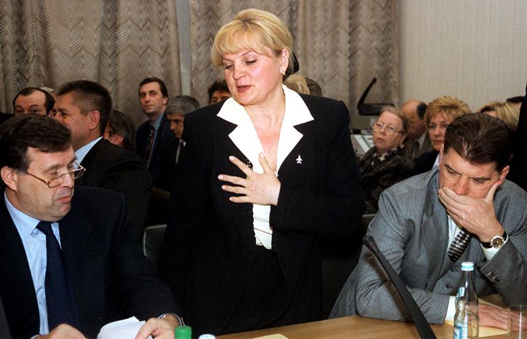 На фото: лидер ДПА Виктор Илюхин, лидер объединения "За гражданское достоинство" Элла Памфилова и лидер "Русской социалистической партии" Владимир Брынцалов, 1999