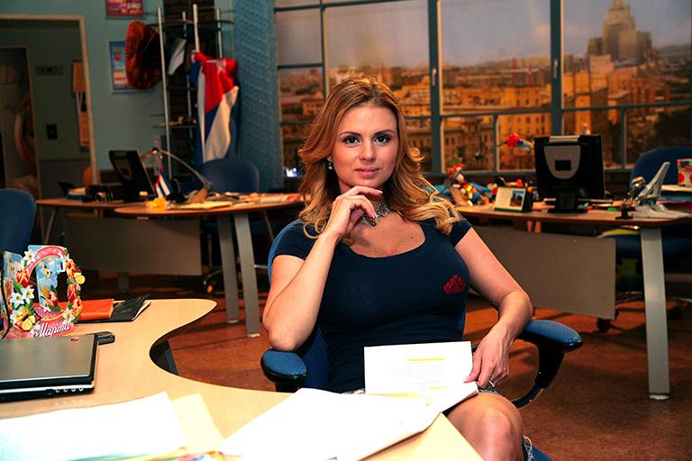На фото: певица Анна Семенович на съемках фильма "Вся такая внезапная", 2007 год