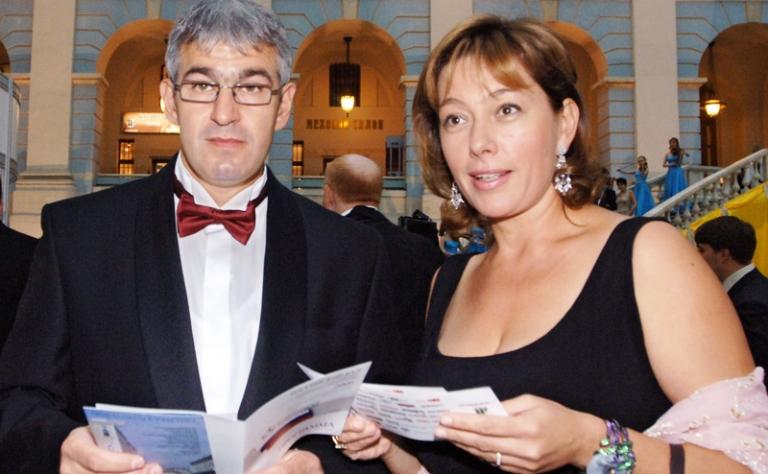 На фото: Арина Шарапова с мужем Эдуардом Карташовым