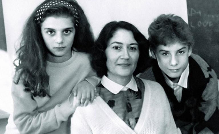 На фото: Анна Седокова с мамой и братом