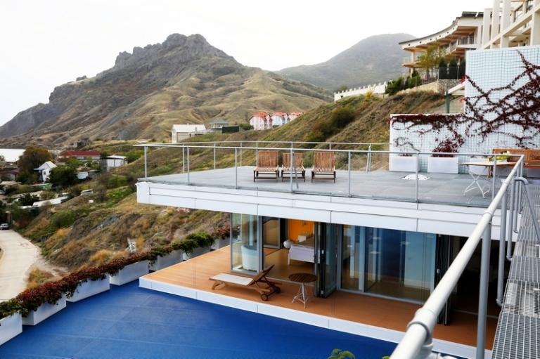 На фото: дом генерального директора МИА "Россия сегодня" Дмитрия Киселева в поселке Коктебель, Республика Крым.