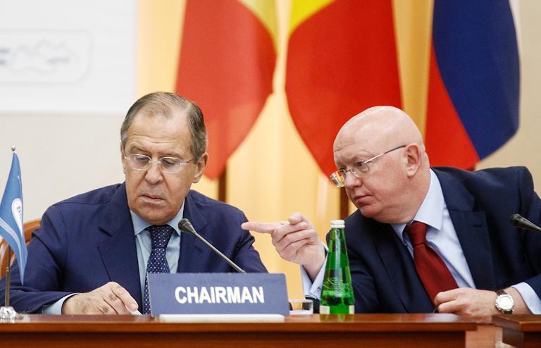 Министр иностранных дел России Сергей Лавров и заместитель министра иностранных дел РФ Василий Небензя (слева направо)