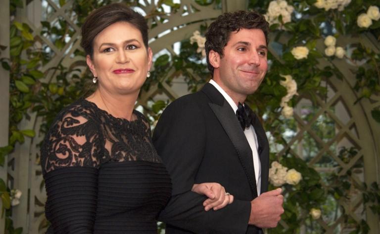 На фото: Сара Сандерс с мужем Брайном 