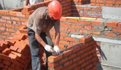 Замначальника колонии заставил зэков и коллег строить ему дачу