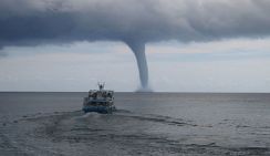 МЧС: над морем от Анапы до Сочи возможны образования смерчей