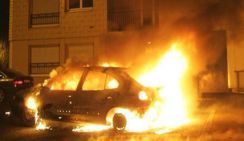 Трудный подросток из мести сжег иномарку отца своей девушки